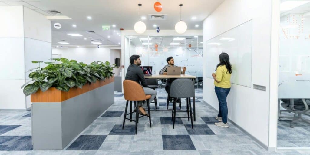Collaboration_at_workplace-scaled