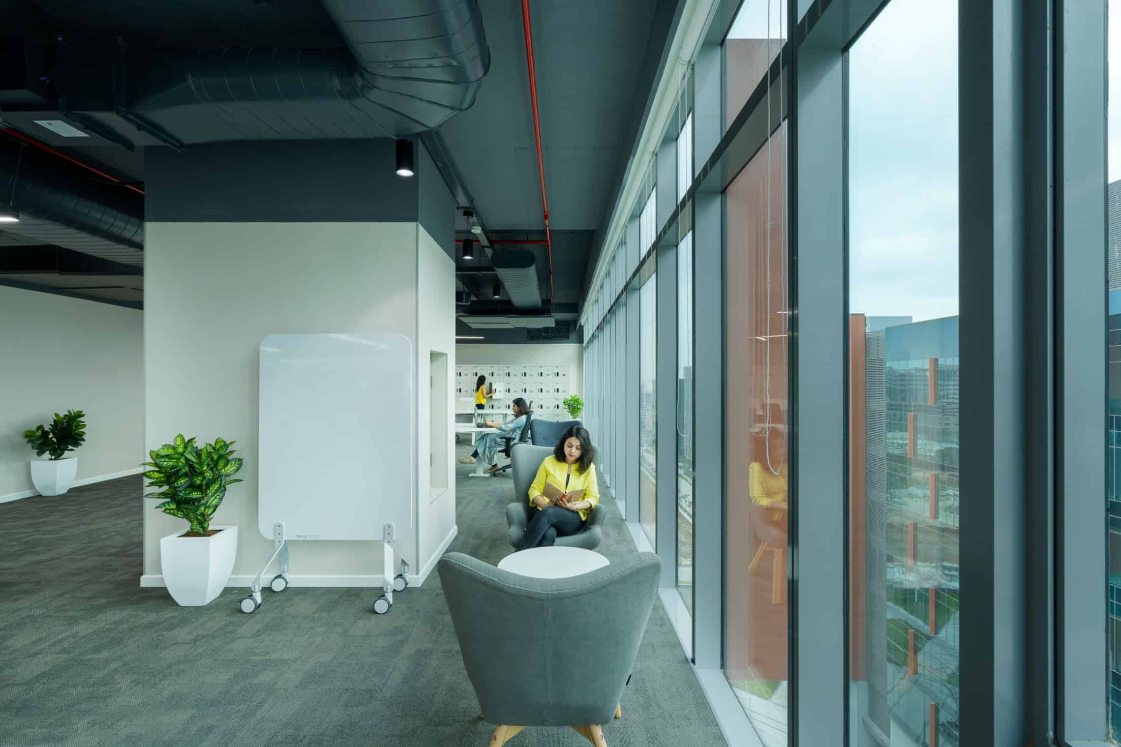 natural-lighting-in-office-design