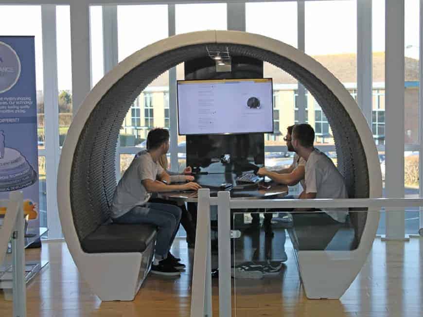 Meeting pod for 5-6 people
